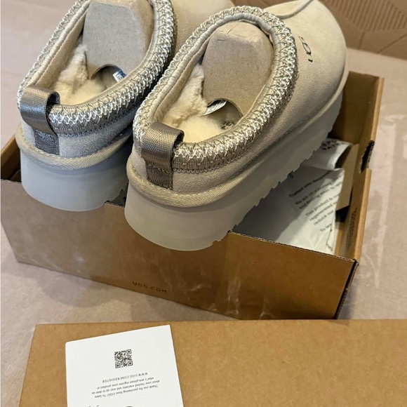 Size 8 women’s Mustard seed UGG Tazman ll platform, Trendy comfy daily footwear - Picture 2 of 5